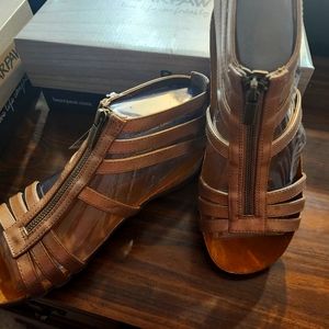 Bearpaw size 10 sandal